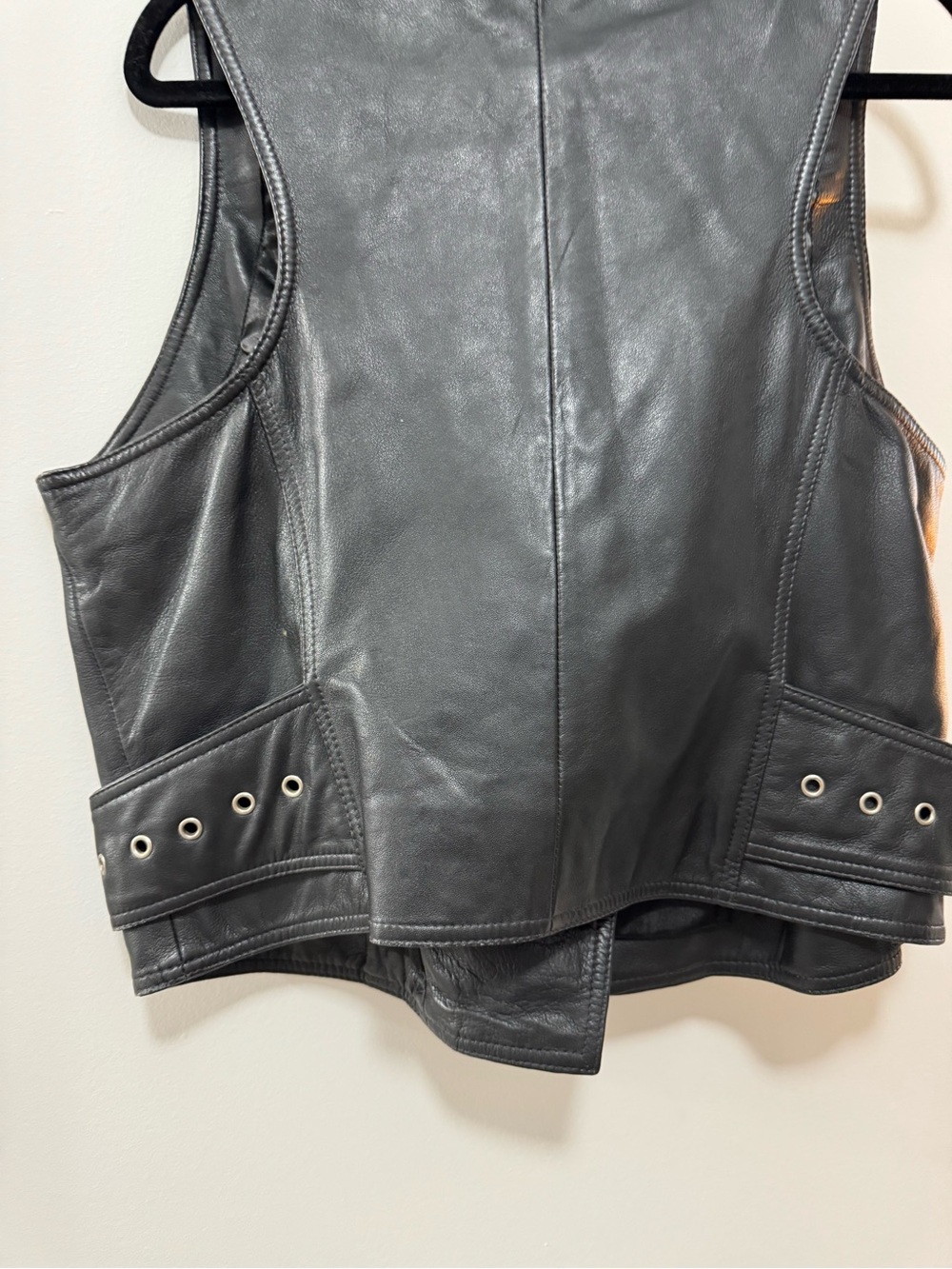 100% Genuine Leather Motorcycle Vest - Picture 6 of 9
